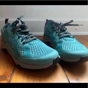 Women’s Columbia trail sneaker. Style “Vitesse”